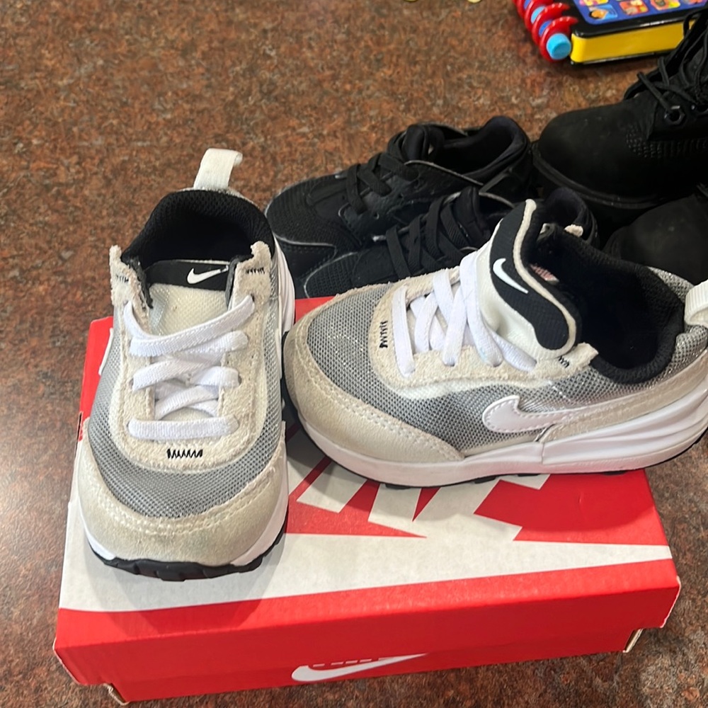 Gently used Nike toddler’s shoes